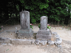 墓2